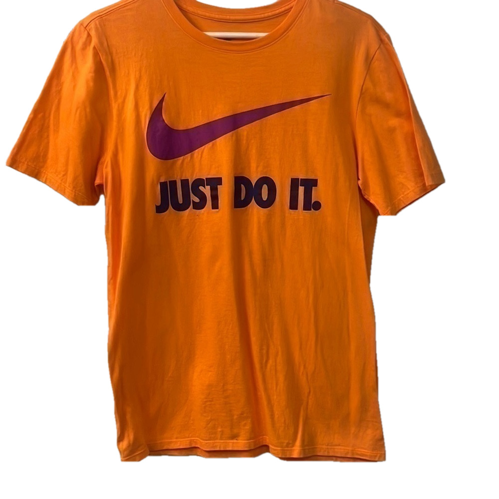 NIKE TEE women’s medium